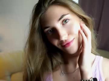 girl
        marylouisetubertini cam image #29685