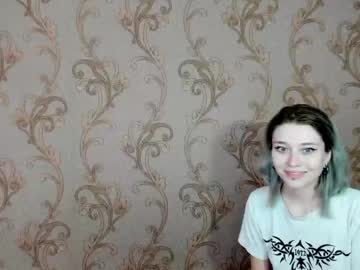 girl
        yuinika_ cam image #13897