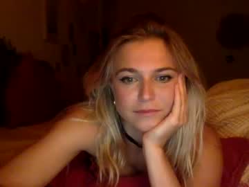 girl
        alexia_______ cam image #7189