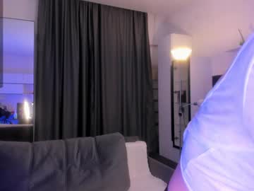 girl
        mila__touch cam image #21405