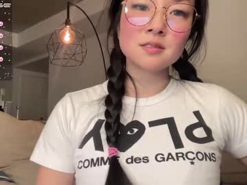 girl
        mia_wu cam image #2850