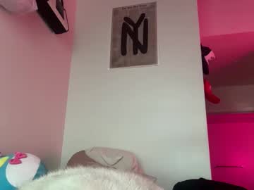 girl
        aviellaa cam image #35158