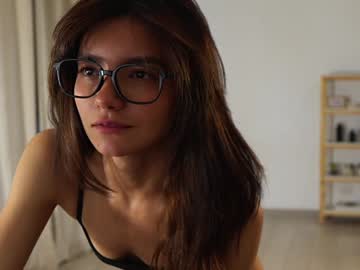 girl
        ellelure_ cam image #21402