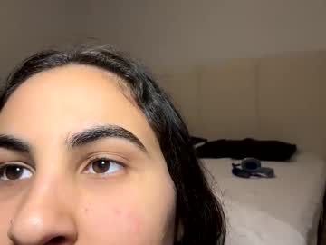 girl
        laurenivy cam image #35923