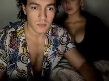couple
        chulo33333 cam image #1031