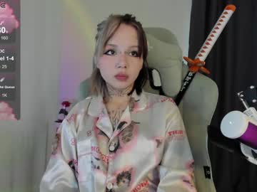 girl
        gummi_heart cam image #13198