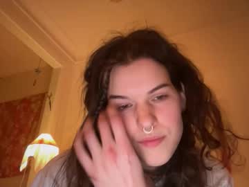 girl
        sky_lounge cam image #36057