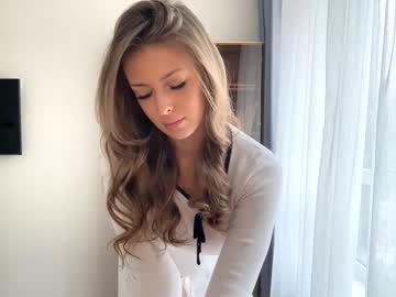 girl
        vyxora_moon cam image #35194