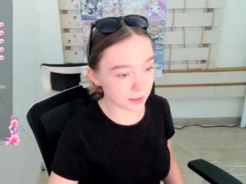 girl
        stasy_clapp cam image #13677