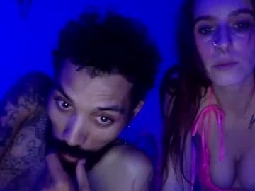 couple Live Sex Girls On Cam with croxfox