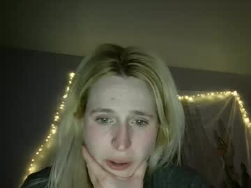 girl
        msclairewhatever cam image #29706