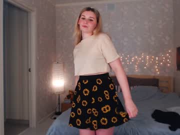 girl
        tendermoon__ cam image #898