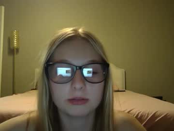 girl
        lilly_starrr cam image #16973