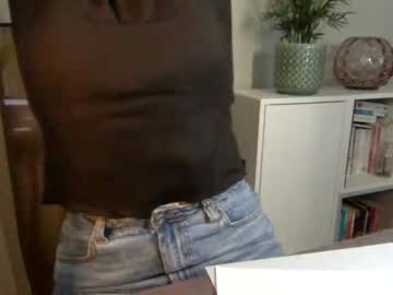 girl
        lillyandhertoyy cam image #3058