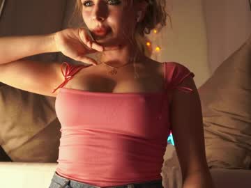 girl
        nirvanaa__ cam image #22135
