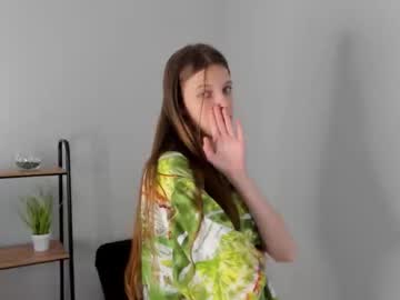 girl
        evelyn_mitchell cam image #30695