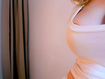 girl
        helta__skelta cam image #16410