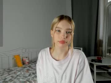 girl
        solsticea cam image #25020