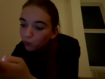 girl
        lilfrooti0 cam image #1948