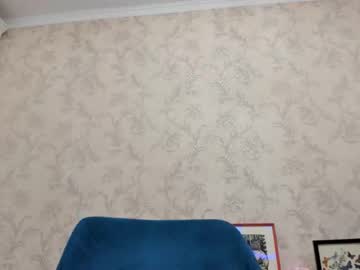 girl
        iolantthe cam image #1046