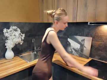 girl
        shelleyfitt cam image #19326
