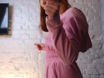 girl
        lili__baulenger_ cam image #19409