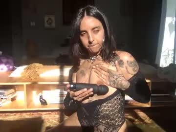 girl
        mood_indigo666 cam image #6627