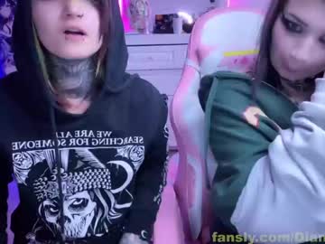 couple
        ripper_66 cam image #11058