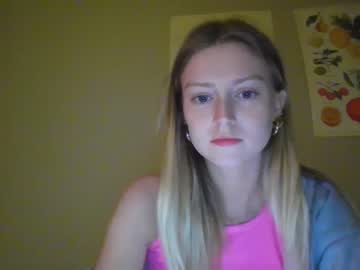 girl
        ellenglow69 cam image #7919