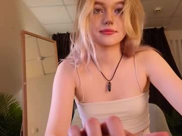 girl
        just_mia_ cam image #27387
