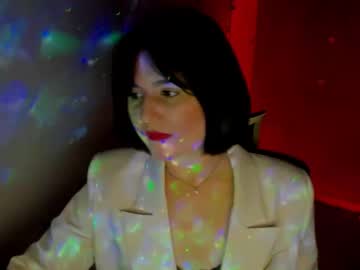 girl
        jennie_berry cam image #12099