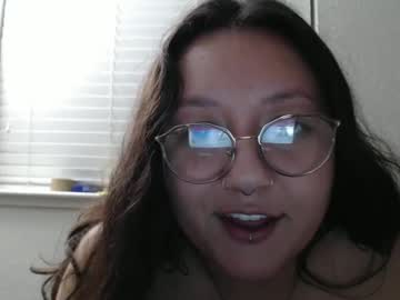 couple
        peachiestallion cam image #22047