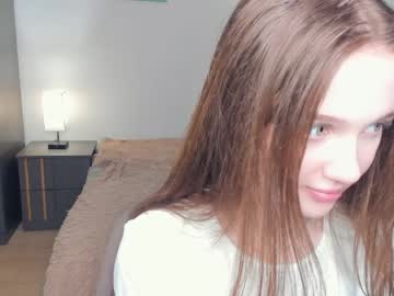 girl
        hwadwellingham cam image #35896