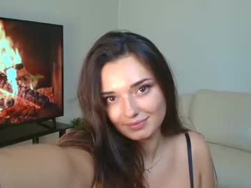 girl
        lisamason_ cam image #15613