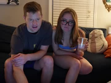 couple
        peachespunkins cam image #31889