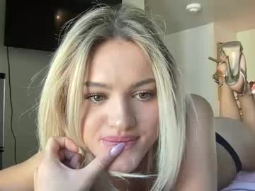 girl
        ellaxxrose cam image #18442