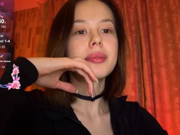 girl
        adel_evans cam image #34738