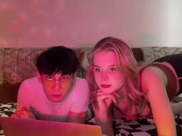 couple
        donwat cam image #3299