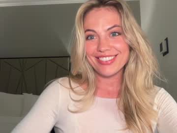 girl
        clairebrooksxo cam image #36282