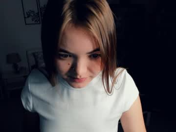 girl
        noise_of_silence cam image #14861