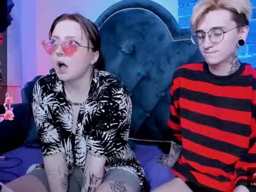 couple Live Sex Girls On Cam with shypreettygirl