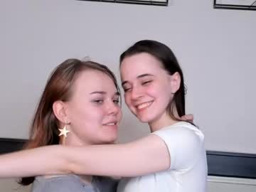couple
        two_girls_on_da_stream cam image #5067