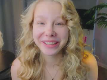 girl
        lililok101 cam image #31801