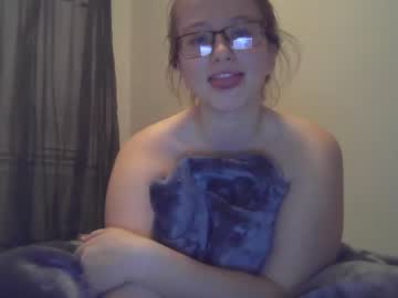 girl
        nakedmomma cam image #1590