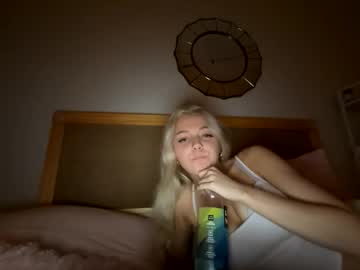 girl
        littlelolabunnny cam image #36325