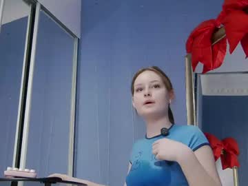 girl
        grace_agnes cam image #36052