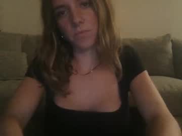 girl
        paige_p cam image #16310